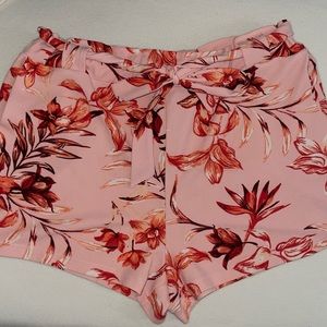 Plus Size Pink Floral shorts